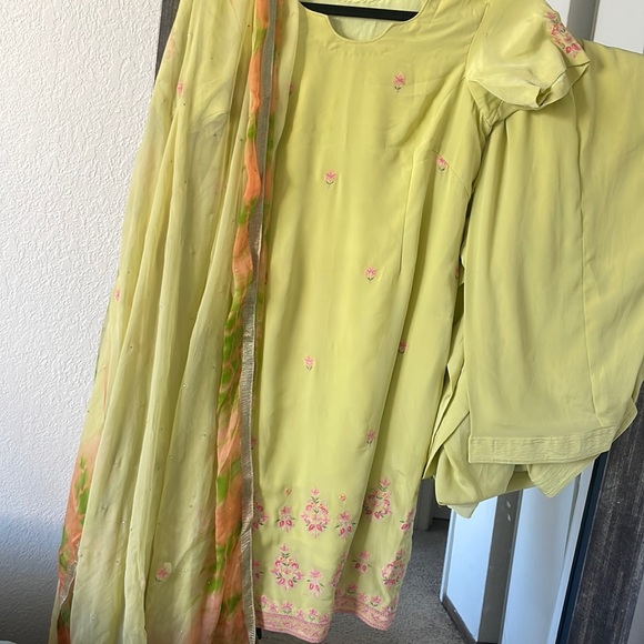 Indian 3 piece set salwar suit for summer days - Picture 2 of 4